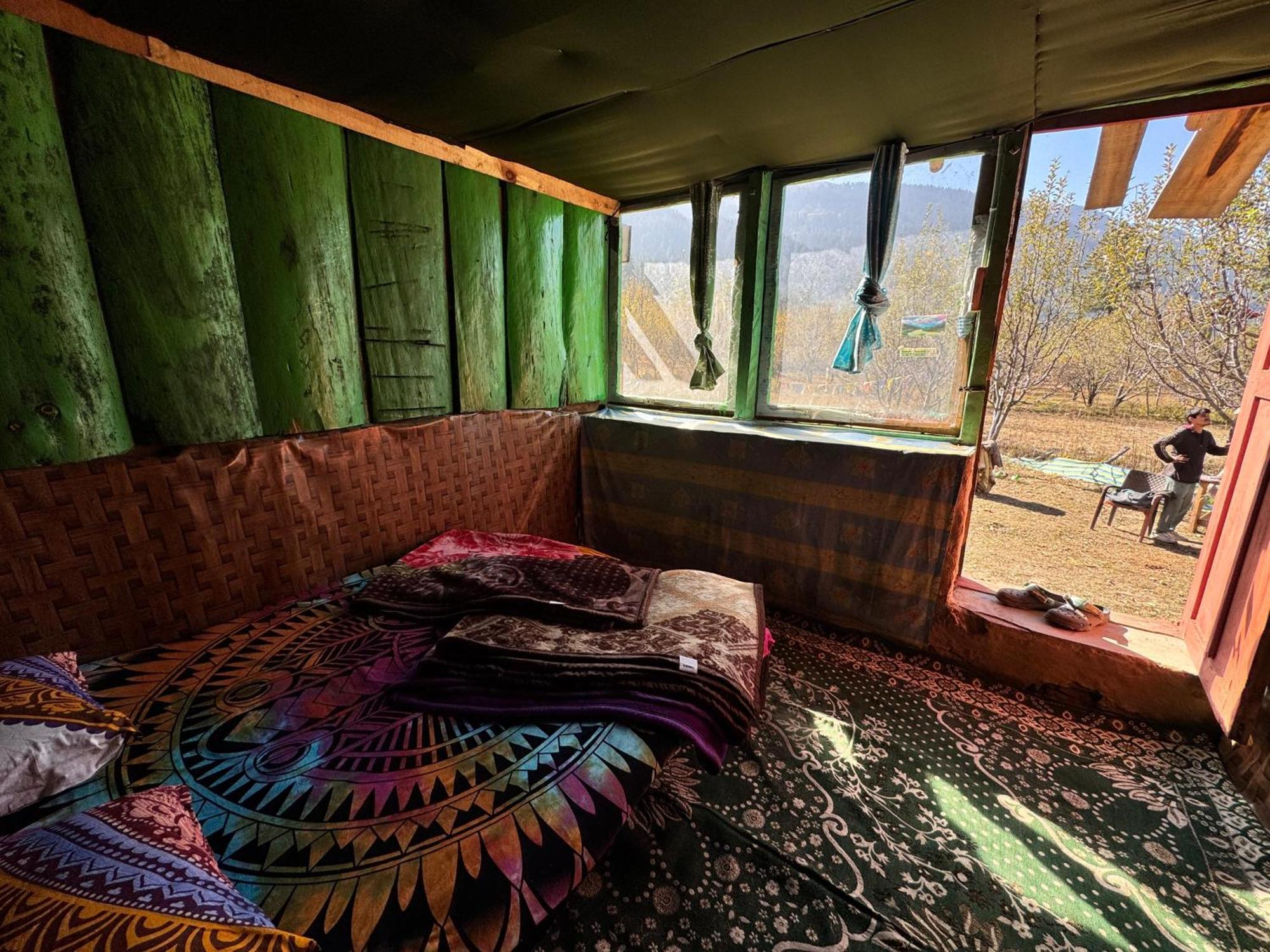 Отель Hippy Hyde Kalga Kalgha Экстерьер фото